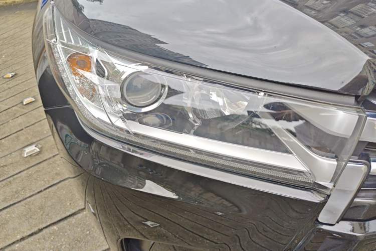 Used Toyota Highlander 2018 2.0T Two-Wheel Drive Prestige Edition 7 Seats China VI Standard Right Front Headlight