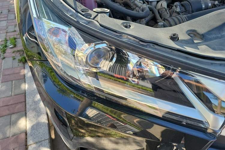 Used Toyota Highlander 2018 2.0T Four-Wheel Drive Luxury Version 7 Seats China VI Standard Right Front Headlight