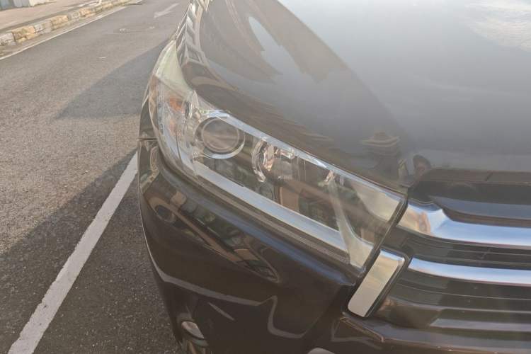 Used Toyota Highlander 2018 2.0T Four-Wheel Drive Prestige Version 7 Seats China V Emission Standard Right Front Headlight