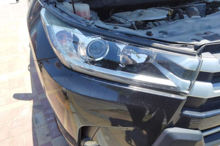Used Toyota Highlander 2018 2.0T Four-Wheel Drive Luxury Edition 7 Seats China V Emission Standard Right Front Headlight