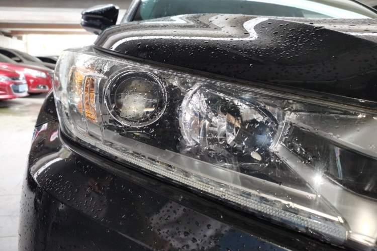 Used Toyota Highlander 2018 2.0T Two-Wheel Drive Prestige Edition 7 Seats China VI Standard Right Front Headlight