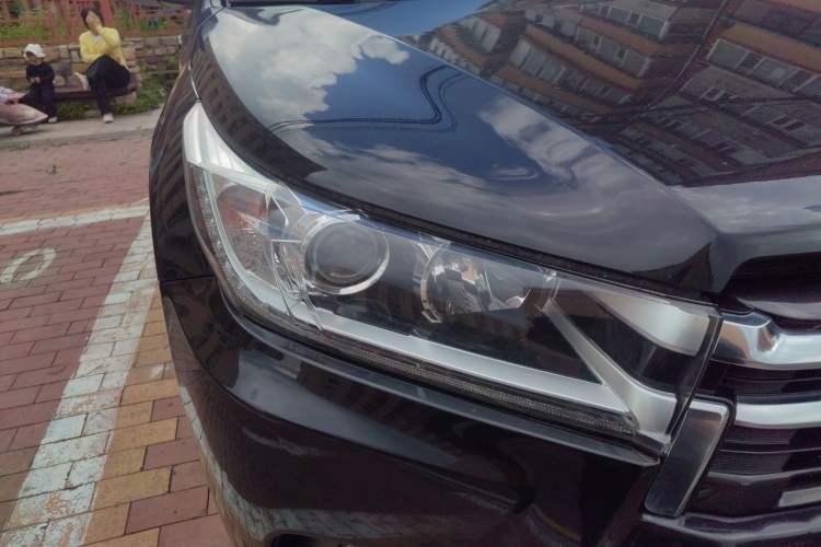 Used Toyota Highlander 2018 2.0T Four-Wheel Drive Prestige Version 7 Seats China VI Standard Right Front Headlight