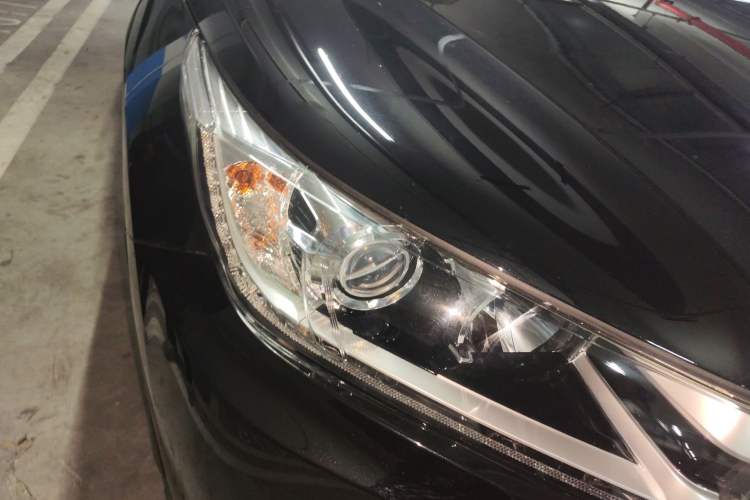 Used Toyota Highlander 2018 2.0T Four-Wheel Drive Prestige Version 7 Seats China V Emission Standard Right Front Headlight