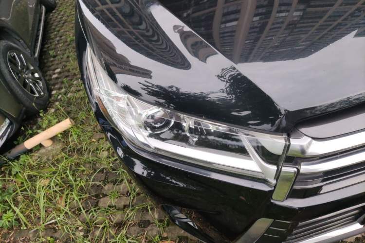 Used Toyota Highlander 2018 2.0T Four-Wheel Drive Prestige Version 7 Seats China V Emission Standard Right Front Headlight