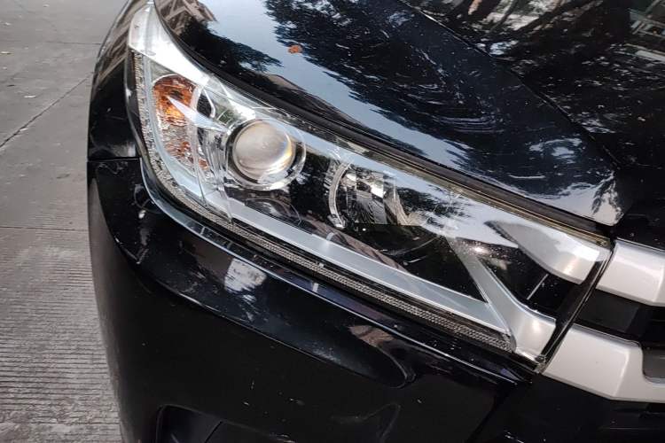 Used Toyota Highlander 2018 2.0T Two-Wheel Drive Elite Version 5 Seats China VI Standard Right Front Headlight