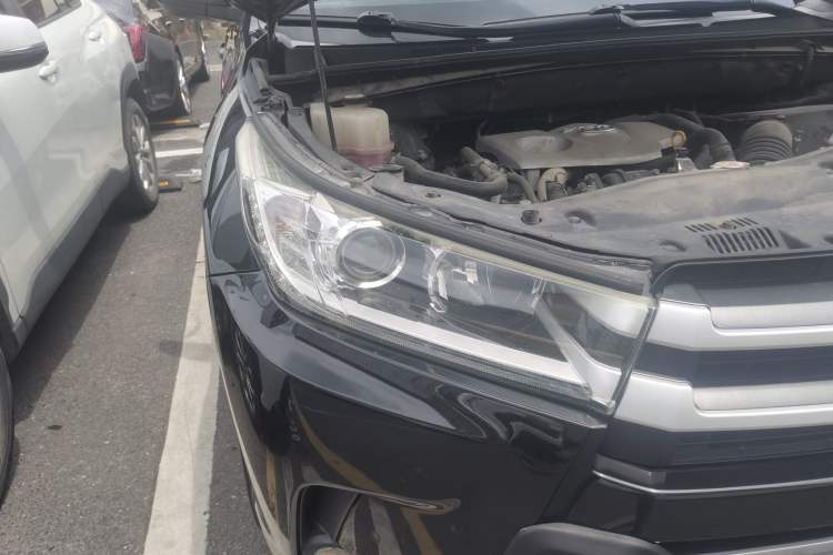 Used Toyota Highlander 2018 2.0T Four-Wheel Drive Luxury Version 7 Seats China VI Standard Right Front Headlight