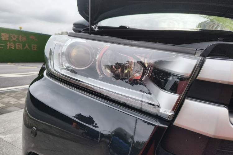 Used Toyota Highlander 2018 2.0T Two-Wheel Drive Elite Edition 5 Seats Emission Standard China V Right Front Headlight