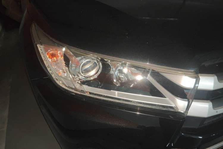 Used Toyota Highlander 2018 2.0T Two-Wheel-Drive Luxury Edition 7 Seats Emission Standard China V Right Front Headlight