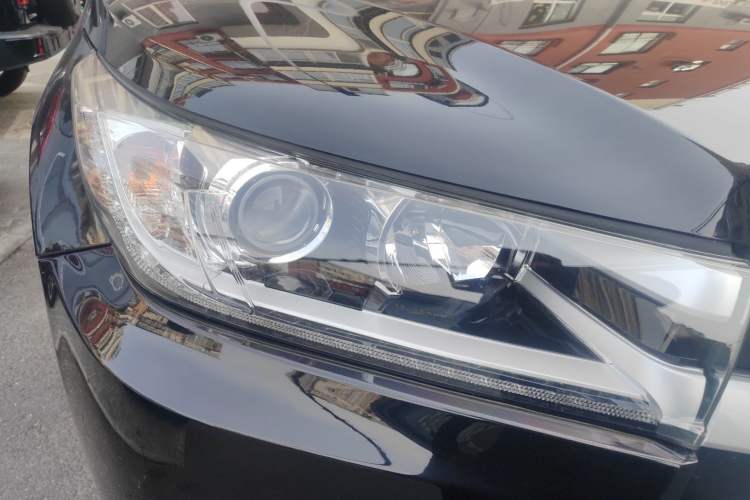 Used Toyota Highlander 2018 2.0T Four-Wheel Drive Luxury Edition 7 Seats China V Emission Standard Right Front Headlight