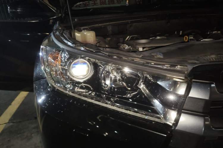 Used Toyota Highlander 2018 2.0T Four-Wheel Drive Ultimate Edition 7-Seater Emission Standard China V Right Front Headlight