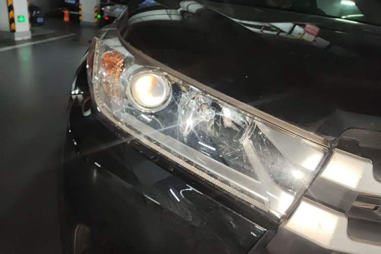 Used Toyota Highlander 2018 2.0T Four-Wheel Drive Luxury Version 7 Seats China VI Standard Right Front Headlight
