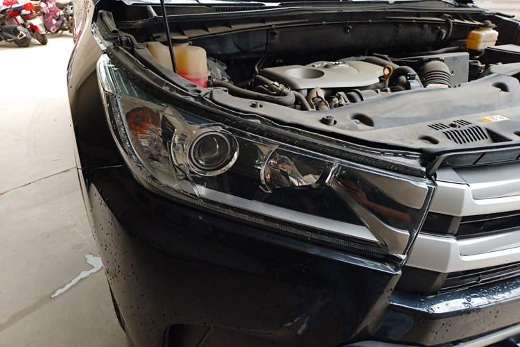 Used Toyota Highlander 2018 2.0T Four-Wheel Drive Luxury Version 7 Seats China VI Standard Right Front Headlight