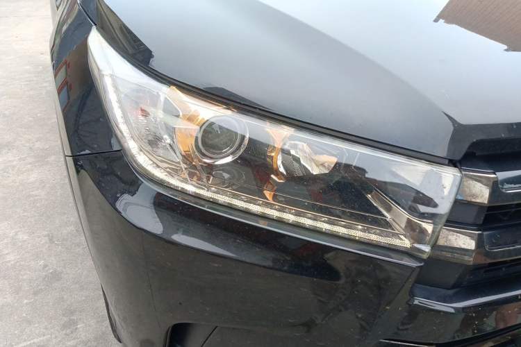 Used Toyota Highlander 2018 2.0T Four-Wheel Drive Knight Edition 7 Seats China VI Standard Right Front Headlight