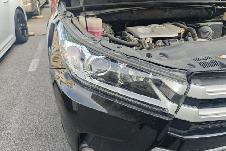 Used Toyota Highlander 2018 2.0T Four-Wheel Drive Luxury Version 7 Seats China VI Standard Right Front Headlight