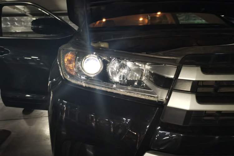 Used Toyota Highlander 2018 2.0T Four-Wheel Drive Elite Edition 7 Seats China V Standard Right Front Headlight