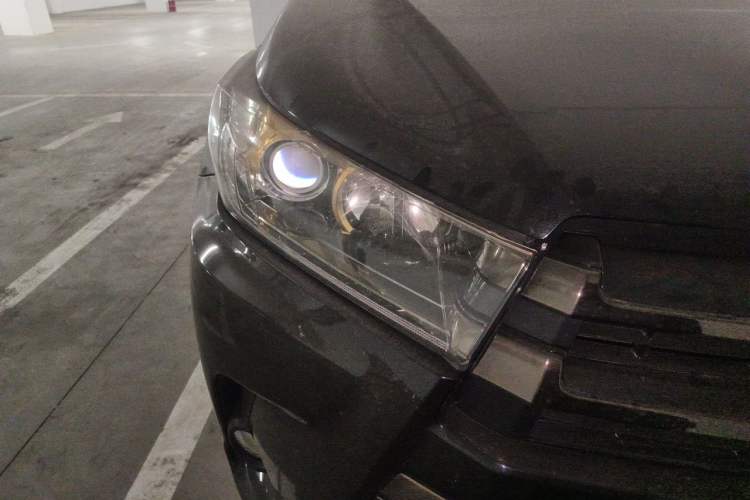 Used Toyota Highlander 2018 2.0T Four-Wheel Drive Knight Edition 7 Seats China VI Standard Right Front Headlight