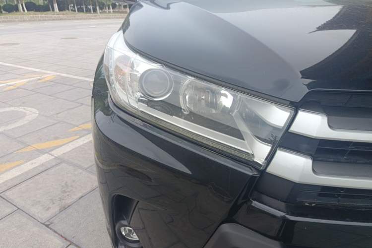 Used Toyota Highlander 2018 2.0T Two-Wheel Drive Elite Edition 7 Seats Emission Standard China V Right Front Headlight