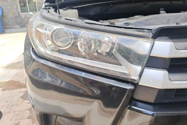 Used Toyota Highlander 2018 2.0T Four-Wheel Drive Luxury Version 7 Seats China VI Standard Right Front Headlight