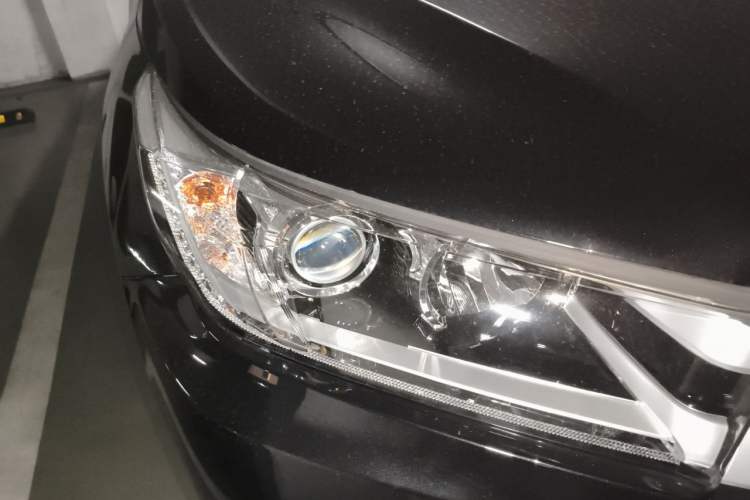 Used Toyota Highlander 2018 2.0T Two-Wheel Drive Luxury Edition 7 Seats China VI Standard Right Front Headlight