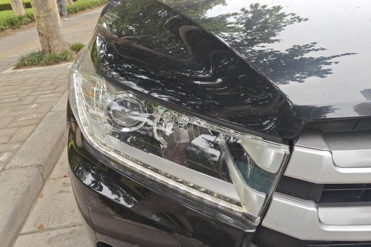 Used Toyota Highlander 2018 2.0T Four-Wheel Drive Luxury Edition 7 Seats China V Emission Standard Right Front Headlight