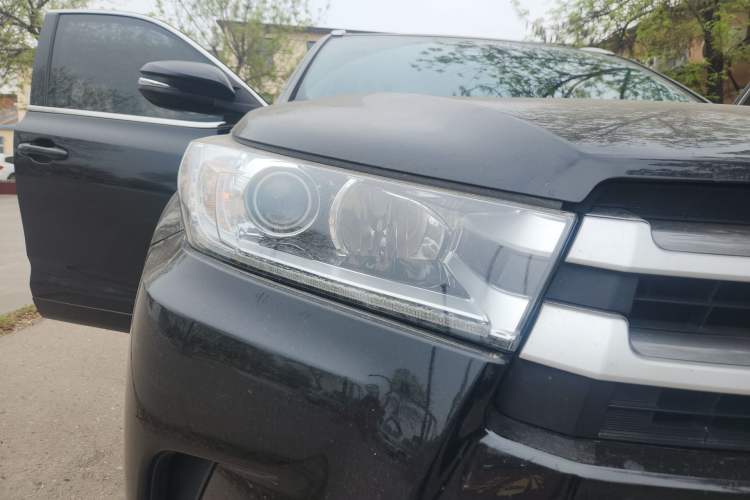 Used Toyota Highlander 2018 2.0T Four-Wheel Drive Luxury Version 7 Seats China VI Standard Right Front Headlight