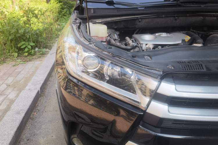 Used Toyota Highlander 2018 2.0T Four-Wheel Drive Elite Edition 7 Seats China V Standard Right Front Headlight