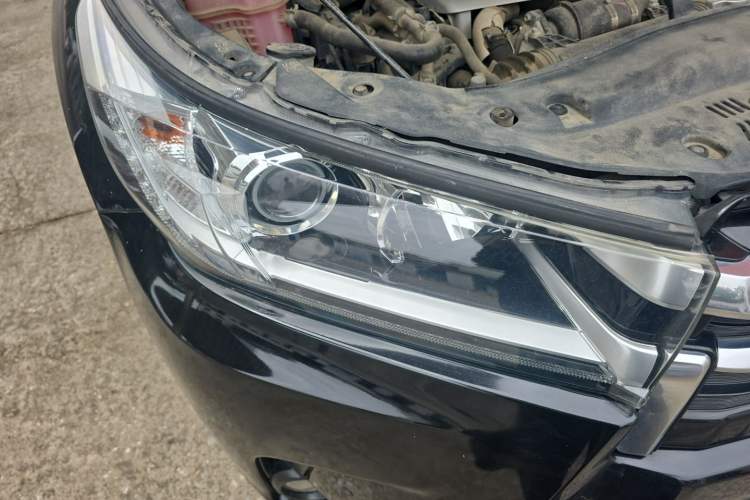 Used Toyota Highlander 2018 2.0T Four-Wheel Drive Prestige Version 7 Seats China VI Standard Right Front Headlight