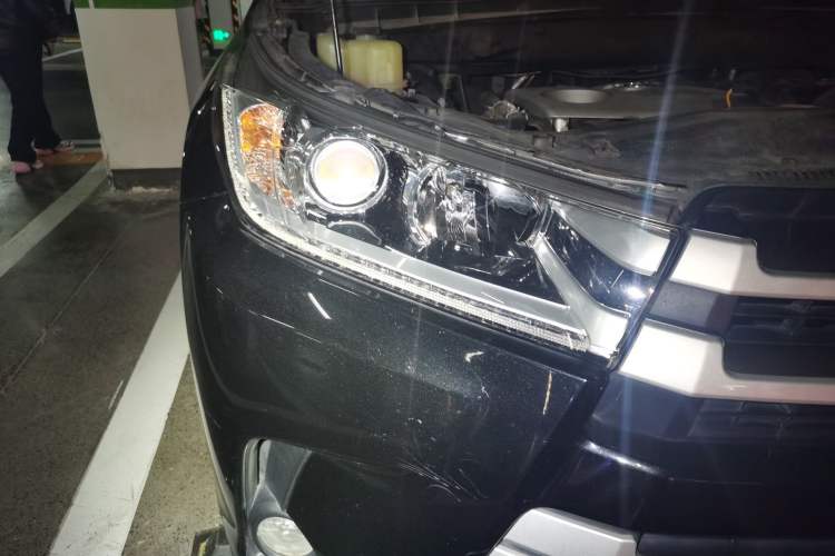 Used Toyota Highlander 2018 2.0T Four-Wheel Drive Elite Edition 7 Seats China V Standard Right Front Headlight