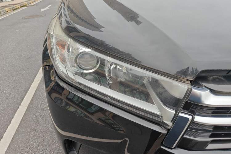 Used Toyota Highlander 2018 2.0T Four-Wheel Drive Prestige Version 7 Seats China V Emission Standard Right Front Headlight