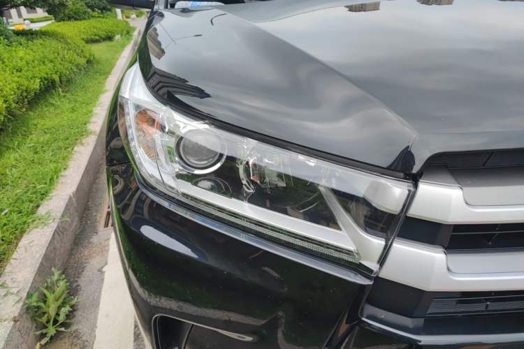 Used Toyota Highlander 2018 2.0T Four-Wheel Drive Luxury Version 7 Seats China VI Standard Right Front Headlight