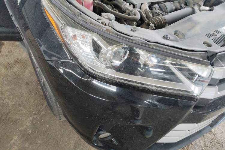 Used Toyota Highlander 2018 2.0T Four-Wheel Drive Elite Edition 7 Seats China VI Standard Right Front Headlight
