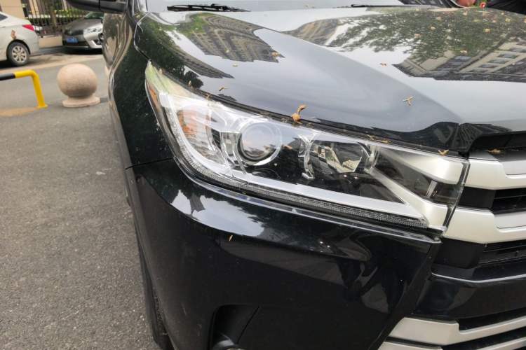 Used Toyota Highlander 2018 2.0T Two-Wheel Drive Elite Edition 5 Seats Emission Standard China V Right Front Headlight