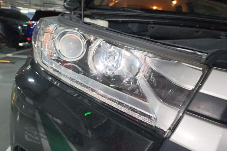 Used Toyota Highlander 2018 2.0T Four-Wheel Drive Elite Edition 7 Seats China VI Standard Right Front Headlight