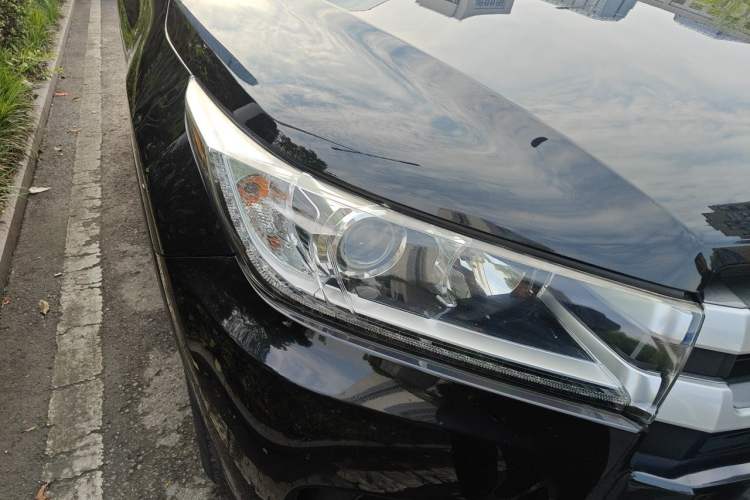Used Toyota Highlander 2018 2.0T Two-Wheel Drive Luxury Edition 7 Seats China VI Standard Right Front Headlight
