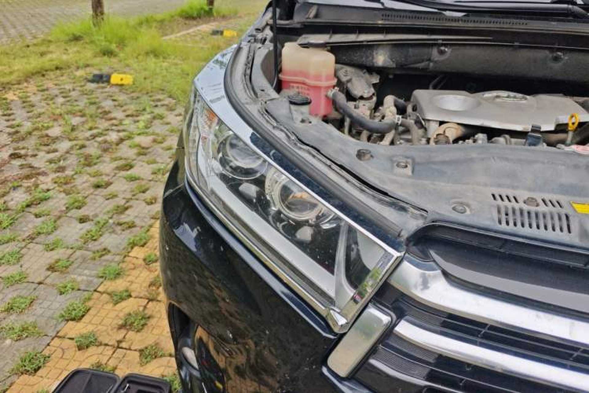 Used Toyota Highlander 2018 2.0T Four-Wheel Drive Prestige Version 7 Seats China V Emission Standard Right Front Headlight