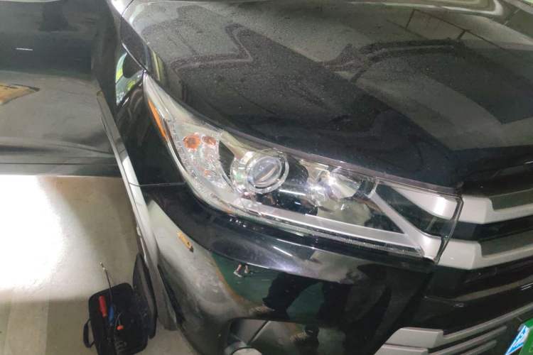 Used Toyota Highlander 2018 2.0T Four-Wheel Drive Luxury Edition 7 Seats China V Emission Standard Right Front Headlight