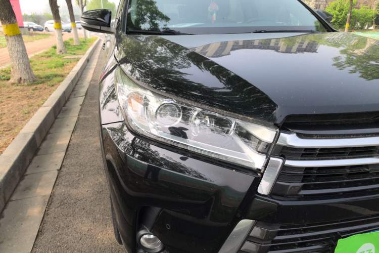 Used Toyota Highlander 2018 2.0T Four-Wheel Drive Prestige Version 7 Seats China VI Standard Right Front Headlight