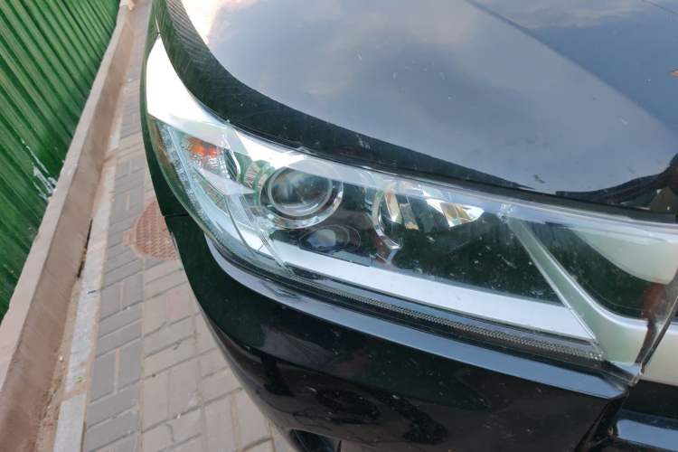 Used Toyota Highlander 2018 2.0T Four-Wheel Drive Luxury Edition 7 Seats China V Emission Standard Right Front Headlight