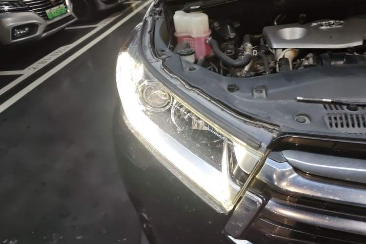 Used Toyota Highlander 2018 2.0T Four-Wheel Drive Prestige Version 7 Seats China VI Standard Right Front Headlight