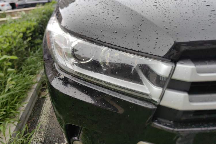 Used Toyota Highlander 2018 2.0T Four-Wheel Drive Luxury Edition 7 Seats China V Emission Standard Right Front Headlight