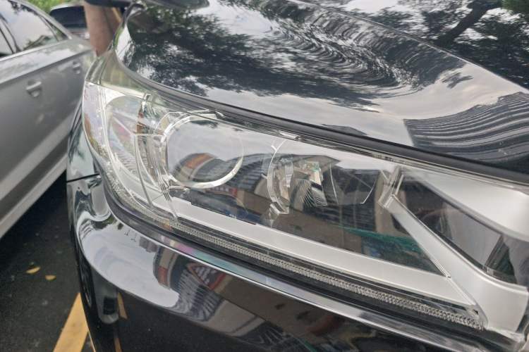 Used Toyota Highlander 2018 2.0T Four-Wheel Drive Luxury Edition 7 Seats China V Emission Standard Right Front Headlight