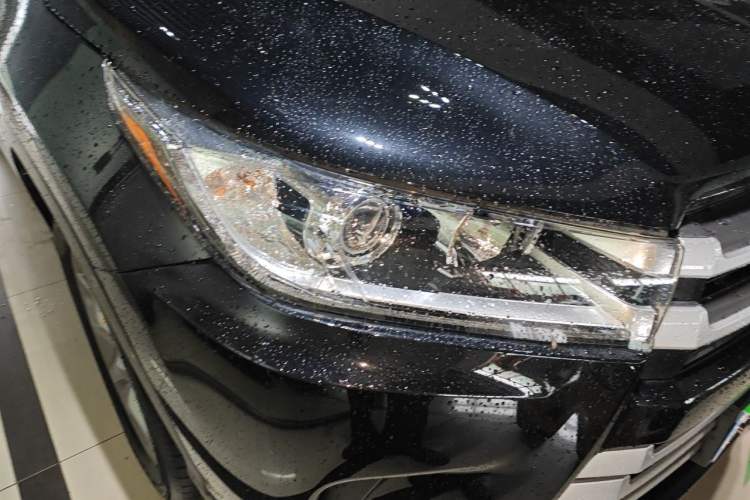 Used Toyota Highlander 2018 2.0T Four-Wheel Drive Luxury Edition 7 Seats China V Emission Standard Right Front Headlight