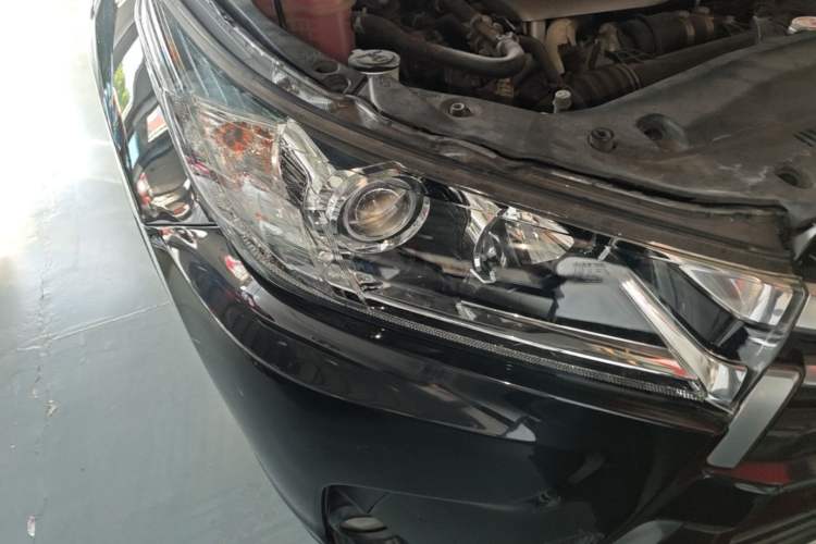 Used Toyota Highlander 2018 2.0T Four-Wheel Drive Prestige Version 7 Seats China VI Standard Right Front Headlight