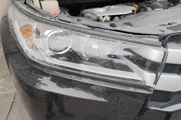 Used Toyota Highlander 2018 2.0T Four-Wheel Drive Luxury Edition 7 Seats China V Emission Standard Right Front Headlight