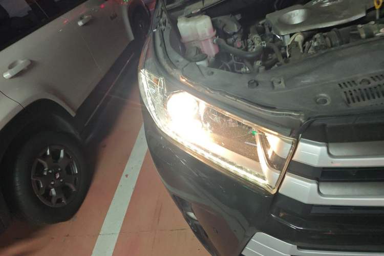 Used Toyota Highlander 2018 2.0T Two-Wheel Drive Elite Version 5 Seats China VI Standard Right Front Headlight