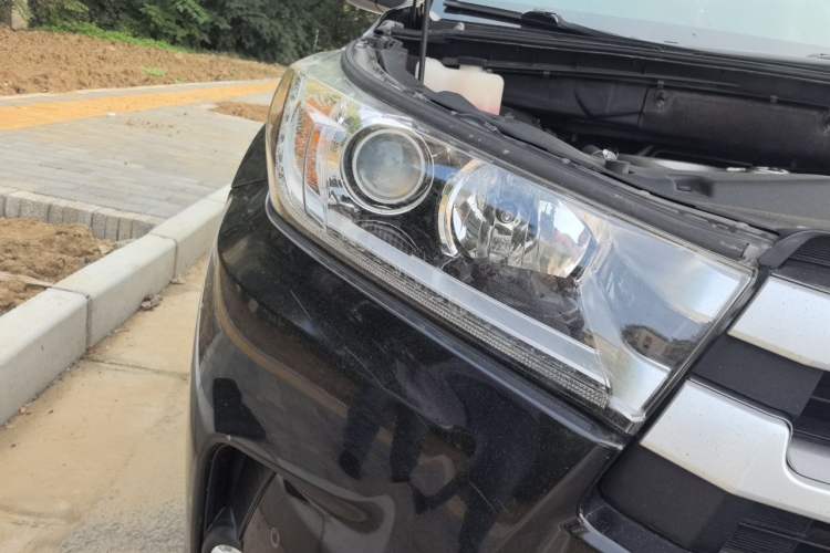 Used Toyota Highlander 2018 2.0T Four-Wheel Drive Luxury Version 7 Seats China VI Standard Right Front Headlight