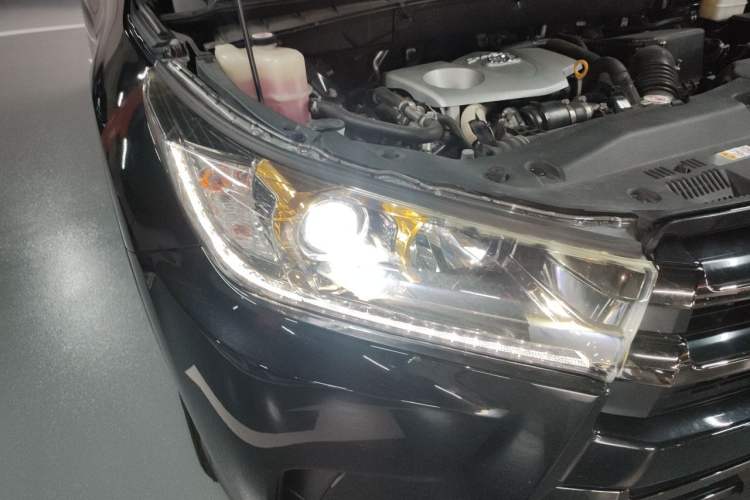 Used Toyota Highlander 2018 2.0T Four-Wheel Drive Knight Edition 7 Seats China VI Standard Right Front Headlight