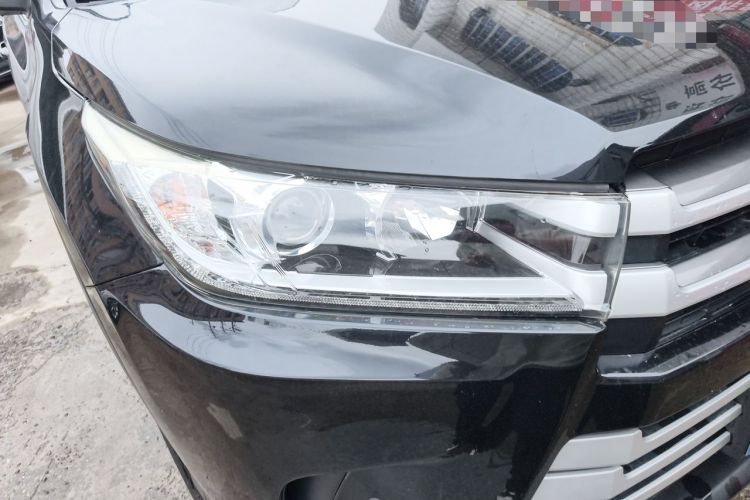 Used Toyota Highlander 2018 2.0T Four-Wheel Drive Luxury Edition 7 Seats China V Emission Standard Right Front Headlight