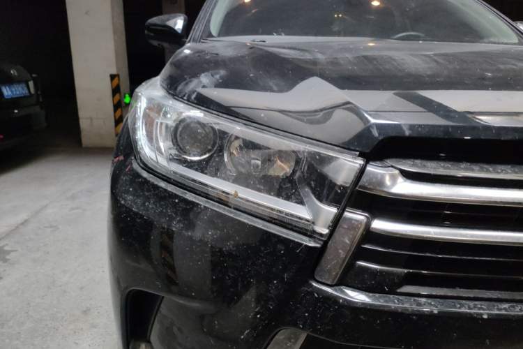 Used Toyota Highlander 2018 2.0T Four-Wheel Drive Prestige Version 7 Seats China VI Standard Right Front Headlight