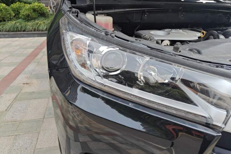 Used Toyota Highlander 2018 2.0T Four-Wheel Drive Luxury Edition 7 Seats China V Emission Standard Right Front Headlight